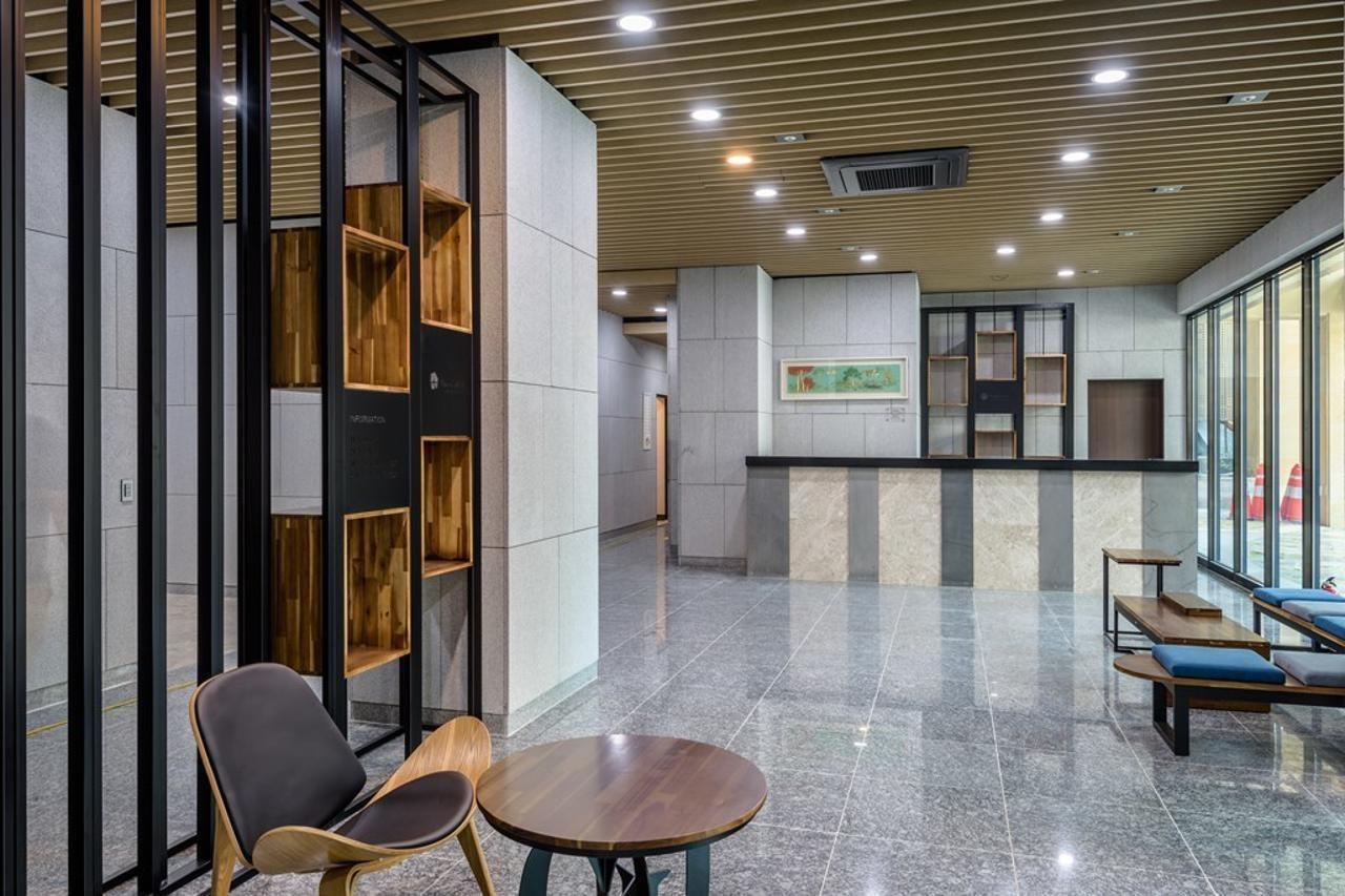 With City Hotel Jeju Exterior photo